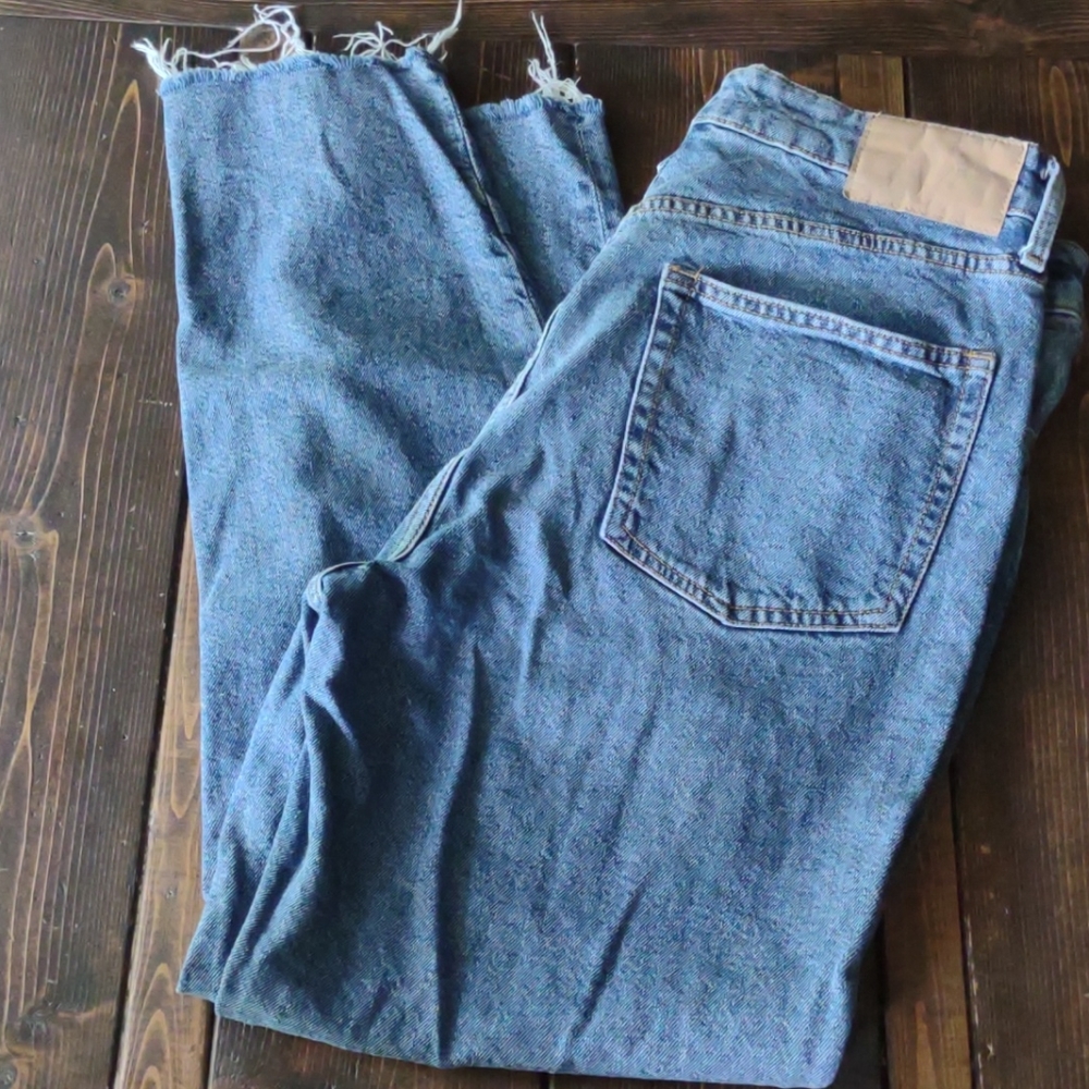 High waisted mom jeans.